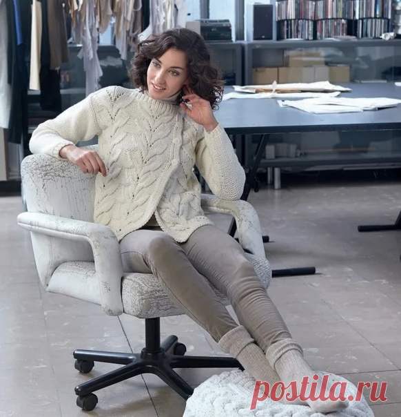 Жакет с узором из листьев

Размеры : 36-38/40-42/44-46/48-50.

Спицы для вязания: 6,5 мм. Пряжа: 98% шерсть, 2% полиэстер, 50гр/60м, 15/16/17/19 м. Плотность вязания узора: 13 п х 19 р = 10 х 10 см.
Краткое описание.

Спинка.

Набрать 62/69/74/80 п и вязать 2,5 см резинкой 1х1. Далее вязать изнаночными петлями всю спинку. На высоте изделия 55,5/56,5/57,5/58,5 см вязать скосы плеча. Закрыть с обеих сторон 2 раза по 10 п/ 2 раза по 11 п/ 2 раза по 12 п/2 раза по 13 п. Одновр...