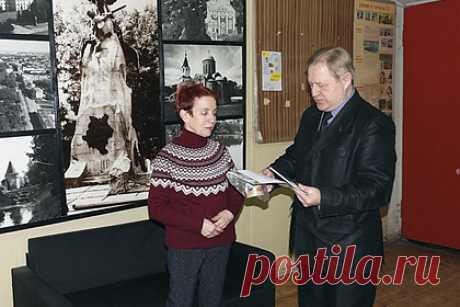 В Смоленске подвели итоги литературного конкурса имени поэта Исаковского. В Смоленском региональном отделении Союза писателей России подвели итоги международного литературного конкурса имени поэта Михаила Исаковского «Связь поколений». В конкурсе приняли участие 800 авторов, лауреатами в четырех номинациях стало 80 человек. Это — первый конкурс имени Исаковского.