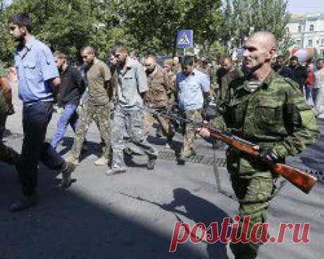 По центру Донецка ополченцы провели пленных украинских солдат :: Происшествия :: Top.rbc.ru