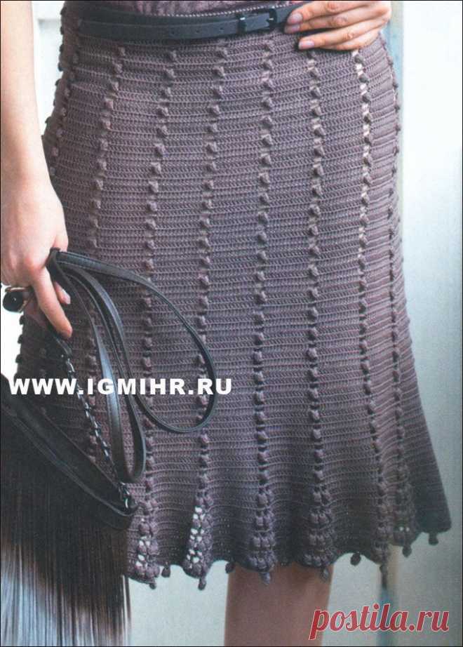 Юбка цвета какао с вертикальными дорожками фактурного узора. Крючок.