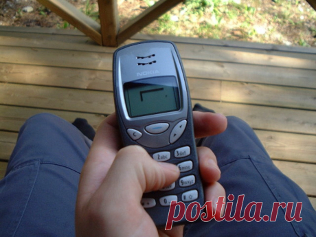 Как я остался без смартфона и неделю ходил со старой Nokia 3310. Смеялась до слез! 
Ввиду сложившихся жизненных обстоятельств я остался без смартфона, но т.к. без связи как без рук, я нашел среди детских игрушек свою старую Нокиа 3310 и неделю проходил с ней.


День 1-й.

Утром сиде…