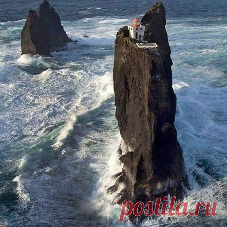 Интроверт 80-ого уровня из Исландии.
.
.
.
#adme #iceland #introvert #house #дом #интроверт #исландия #море #sea #nature #naturelovers #nature_perfection #naturelover #instagramanet #instatag #natureporn #pretty #nice #photooftheday #weather #природа #воздух #люблюприроду #инстатаг #инстаграманет #природапрекрасна