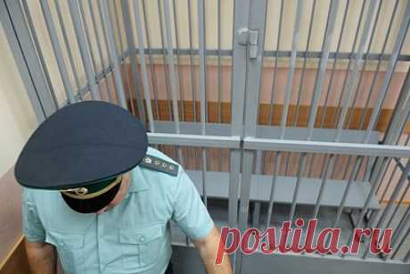 Четверых подручных Кости Могилы обвинили в убийствах. Следователи предъявили обвинения в убийствах, совершенных в 90-х годах, четверым жителям Петербурга. Игорю Бусыреву, Игорю Семенову, Сергею Тащилину и Алексею Харитонову вменяется убийство трех человек. Они входили в организованное преступное сообщество, возглавляемое Константином Яковлевым по кличке Костя Могила.
