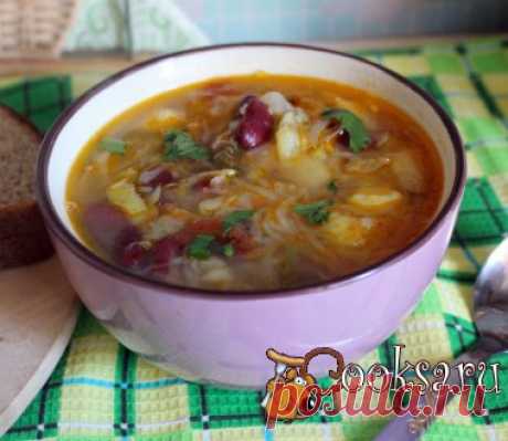 Щи из квашеной капусты с фасолью и яблоком