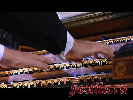 ▶ J.S. Bach - Toccata and Fugue in D minor BWV 565 - YouTube