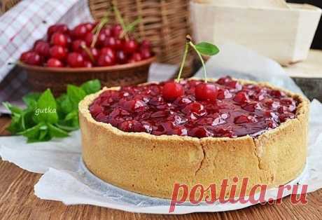 Пирог с творогом и вишней