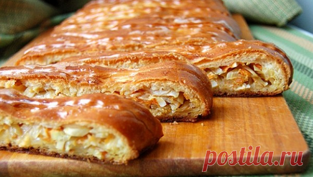 Рождественская кухня

Как и у всякого блюда национальной кухни - у кулебяки нет строгого рецепта или "классического" эталона, а если учесть, что первые упоминания о кулебяках относятся к XII веку, то становится понятно, что блюдо это довольно популярное, но вполне "свободное" в плане приготовления. Стоит только уяснить, что основное отличие кулебяки от традиционных пирогов - это сложная начинка и состоит она обычно из нескольких видов фарша, уложенных последовательно