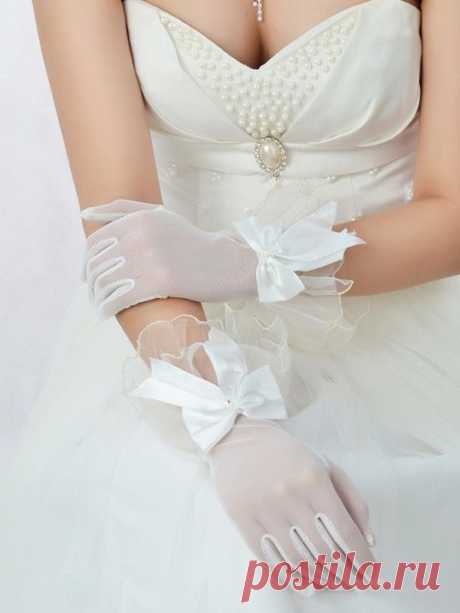$40.00 Best Tulle Bowknot Wedding Gloves IDRESS911 In Canada Wedding Accessories Prices GLOVES-29941 - ca-bridal.com
