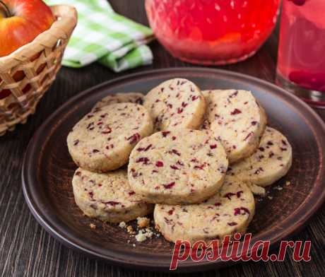 Клюквенно-апельсиновое печенье на Вкусном Блоге Это ароматное печенье побило все рекорды по охам и ахам среди моих дегустаторов за весь этот год 🙂 Оно и правда очень вкусное – и при этом довольно простое. Еще один несомненный плюс этого печенья в том, что вы можете сделать заготовку для него и хранить в морозилке до двух…