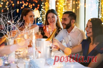 Как себя вести и что говорить? 18 важных правил этикета в гостях