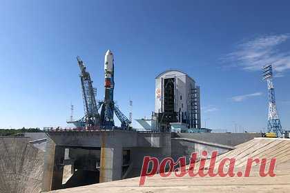 Россия запустит первый радиолокационный спутник «Кондор-ФКА». Ракету «Союз-2.1а» с разгонным блоком «Фрегат» и первым радиолокационным спутником «Кондор-ФКА» вывезли на стартовый комплекс 1С космодрома Восточный, сообщает «Роскосмос». Пуск носителя с разгонным блоком и космическим аппаратом запланирован на 27 мая в 00:15 по московскому времени.