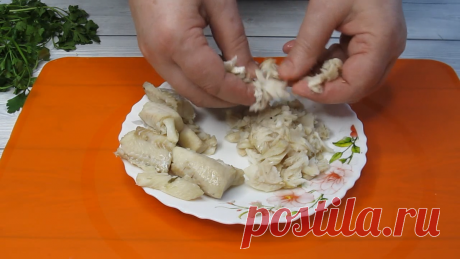 Новый салат, приятное открытие для меня. Скажу сразу, вкусно очень. Он не вошёл, он ворвался в наше меню ( с маринадом то моих огурчиков). | РЕЦЕПТЫ ОТ МАМУЛИ | Дзен