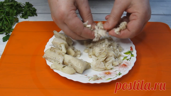 Новый салат, приятное открытие для меня. Скажу сразу, вкусно очень. Он не вошёл, он ворвался в наше меню ( с маринадом то моих огурчиков). | РЕЦЕПТЫ ОТ МАМУЛИ | Дзен