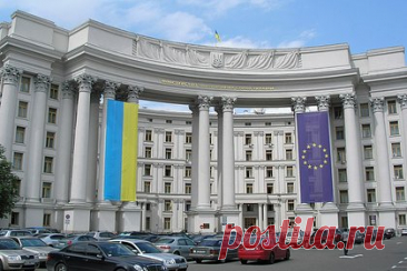 МИД Украины возобновит оказание консульских услуг мужчинам