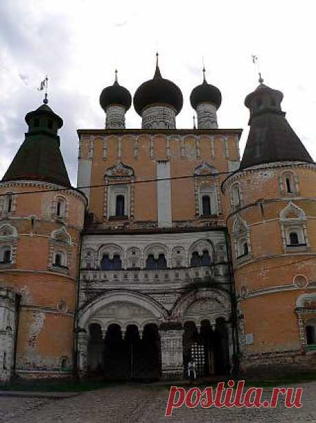 Ростов Великий. Троице-Сергиев Варницкий монастырь. Ростовский кремль. Монастыри. Озеро Неро.Богоявленский монастырь.