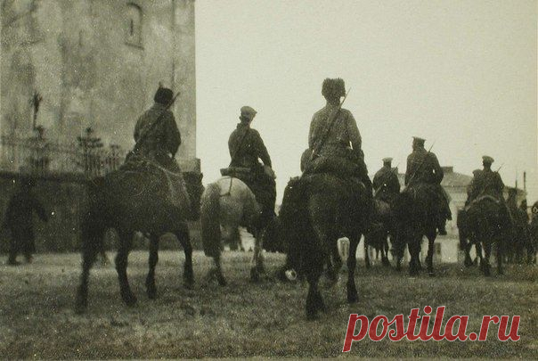 Вступление казачьего патруля в одну из деревень. Галицийское генерал-губернаторство. Российская империя. Октябрь 1915 года. / Историческая справка