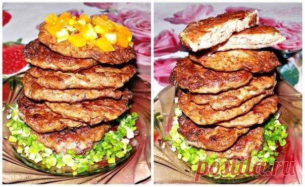 Печёночные оладьи из куриной печени,очень вкусные и нежные

Ингредиенты
Печень куриная: 500 грамм;
Лук репчатый: 1 шт;
Рис: 70 грамм;
Мука: 2 столовые ложки;
Яйцо куриное: 1 шт;
Масло растительное: 30 мл;
Соль: 1,5 чайные ложки;
Черный молотый перец: по вкусу.

Приготовление:
Небольшое количество риса как следует промыть. Кастрюлю с водой поставить на огонь, довести до кипения и выложить в нее рис. Варить до полной готовности.Куриную печень как следует вымыть, очистить от ...
