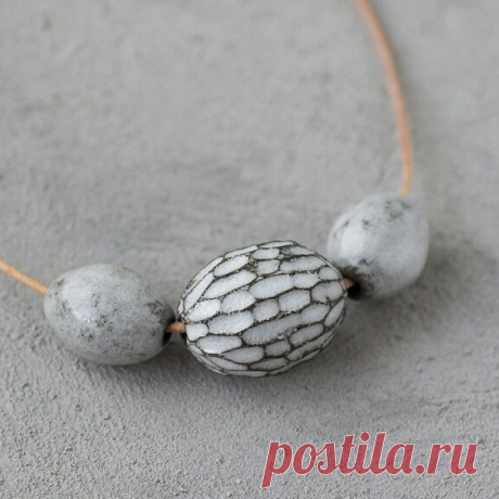 Фактурное колье  из шамота
.
. . 
#бусы #бусины #керамическиебусы #beads #ceramicbeads #украшения #колье #necklace #ceramicjewellery #minimaljewelry #керамика #ceramics #clay #керамикаручнойработы #handmadeceramics #ручнаяработа #handcraftedjewelry #handcrafted  #вабисаби #wabisabi #factura