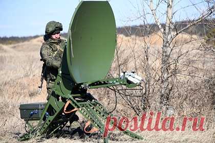 В России появятся новые батальоны радиоэлектронной борьбы. В России создают новые батальоны радиоэлектронной борьбы (РЭБ), сообщают «Известия». Первое подразделение уже сформировали. Батальоны получат комплексы РЭБ Р-330 «Житель», «Леер-3» и «Борисоглебск-2». Российские комплексы РЭБ прикроют западное направление и Подмосковье от высокоточного оружия.