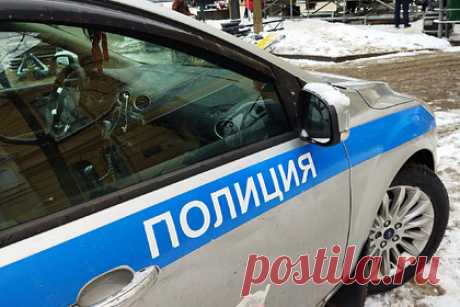 Россиянин повредил в Костроме символ спецоперации на Украине. В Костроме полиция задержала мужчину, повредившего световую инсталляцию в поддержку спецоперации на Украине. Выходку сняла уличная камера видеонаблюдения, благодаря чему полиция в ходе оперативно-розыскных мероприятий установила личность злоумышленника и доставила его в правоохранительные органы.