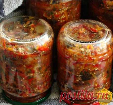 Салат "БАКАТ"   

От этой вкуснятины даже муж с его гастритом не в силах отказаться :)

Много лет подряд этот салат закрывала свекровь, и уже третий год готовлю я по ее рецепту. И он неизменно получается великолепно.