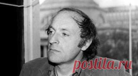 Мне говорят, что нужно уезжать.
Да-да. Благодарю. Я собираюсь.
Да-да. Я понимаю. Провожать
не следует. Да, я не потеряюсь.

Ах, что вы говорите – дальний путь.
Какой-нибудь ближайший полустанок.
Ах, нет, не беспокойтесь. Как-нибудь.
Я вовсе налегке. Без чемоданов.

Да-да. Пора идти. Благодарю.
Да-да. Пора. И каждый понимает.
Безрадостную зимнюю зарю
над родиной деревья поднимают.

Все кончено. Не стану возражать.
Ладони бы пожать – и до свиданья.
Я выздоровел. Нужно уезжат...