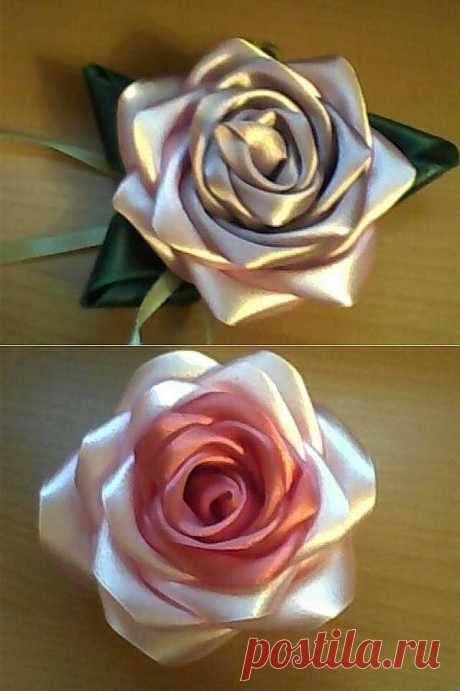 Розы из атласных лент.