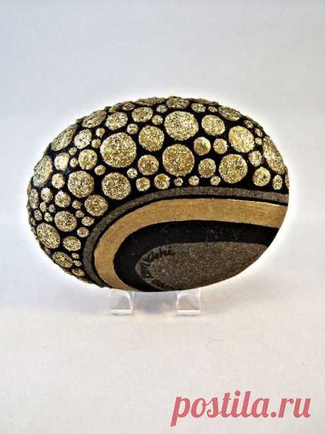 Unique 3D Art Object, OOAK, Painted Rock, Black Gold Glitter Pebbles Design…