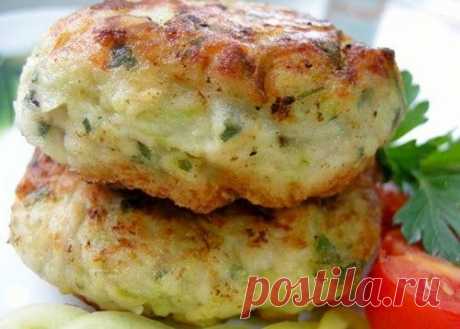 Летние куриные котлеты с рисом и кабачками
