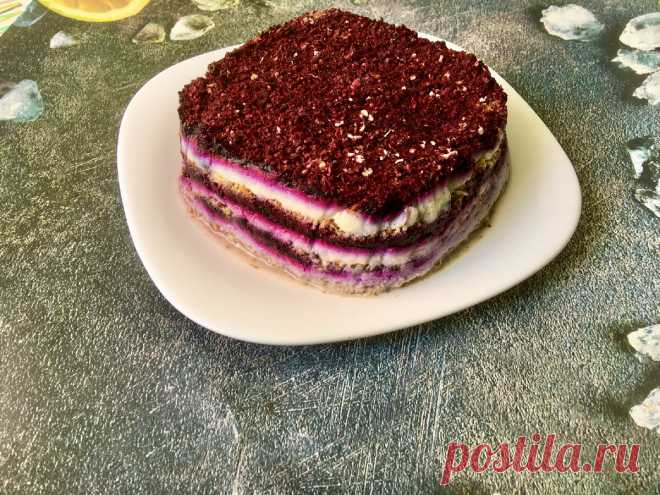 Не отказываю себе в тортиках, когда худею. А готовлю вкусноту без духовки и теста  🙂
Когда я худела, то, естественно, не готовила себе никаких сладостей. Но иногда очень хочется побаловать себя. И вот в один из таких дней я увидела рецепт в журнале у одной из подруг. Это было нечто! Получилось очень вкусно! Я приготовила тортик так много раз, что даже не могу сосчитать. И каждый раз он получается по-разному. Такой же вкусный, как в первый раз!
Торт 