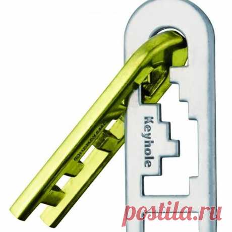 Новинка из раздела-зарядка для ума.
HANAYAMA Головоломка Замок

Новая японская головоломка Cast Keyhole — достаточно сложный лабиринт.
Цена-880 руб.
Модель 2015 года.

Необходимо разделить на 2 части, а затем соединить их обратно в исходное положение.
На первый взгляд все достаточно просто: две части, простые углы на плоских поверхностях.
Однако, когда две части переплетаются, они принимают форму 3Д лабиринта.