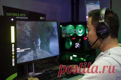 Названа стоимость видеокарт RTX 4090 в России. В российской продаже появились видеокарты серии RTX 4090. Как стало известно, устройства оказались в наличии в сети магазинов DNS. Прибрести новые видеокарты можно только по стопроцентной предоплате, в настоящий момент их нет в наличии. Видеокарты оценили минимум в 140 тысяч рублей — во столько обойдется модель от MSI.