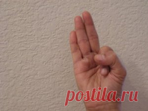 Это работает! Подержите руку в этой позиции и посмотрите что последует за этим