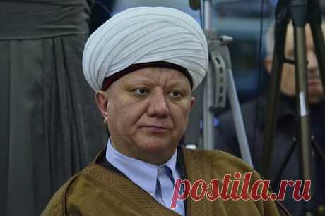 Муфтий призвал отказаться от публичного обсуждения проблем с миграцией в России. Проблему с миграцией в России нужно обсуждать не публично, а в экспертном кругу, считает лава Духовного собрания мусульман муфтий Москвы Альбир Крганов. Об этом он заявил на круглом столе в Общественной палате России. «[Нужно обсуждать проблему] с теми людьми, которые реально погружены в эту проблематику», — сказал он