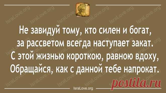 То рыдает то хохочет то на кухню к нам тайком