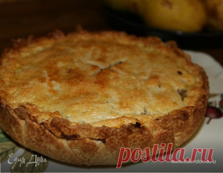 Пирог с яблоками, маком и грецкими орехами. Ингредиенты: яблоки, пшеничная мука, грецкие орехи Желток для смазки пирога можно размешать не с молоком, а просто с 1 ст. ложкой холодной воды.