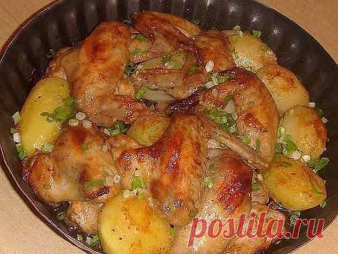 Крылышки с картошкой.Безумно вкуснo!! Быстро, легко и ОЧЕНЬ вкусно! Рецепт совсем простой. !! Более подробно о рецепте можете узнать по ссылке └─►  http://ok.ru/kul.mir/topic/62685579162966 Рекомендуем посмотреть!!! Приятного аппетитa

Дорогие кулинары! Чтобы не потерять рецепт, жмите "Класс!", а потом "поделиться". Рецепт будет на вашей стене В Одноклассники. Всё ОК!
