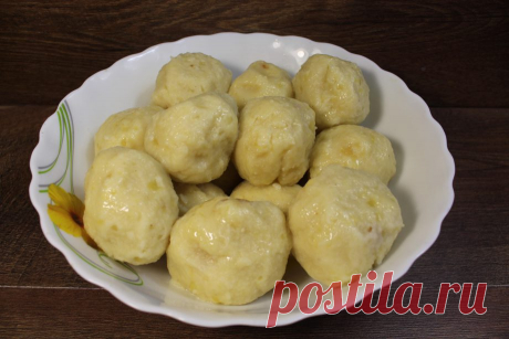 Картофельное пюре с мясом можно приготовить по-другому! И вот вам идейка 25Просмотры Ингредиенты: Картофель 1 кг Яйцо 1 шт. Пшеничная мука 3 ст. л. Говяжий фарш 400 г Лук 2 шт. Подсолнечное масло Соль Приготовление: Отварите картофель в подсоленной воде. Разомните в пюре...