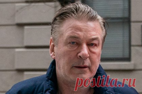 Против Алека Болдуина подали новый иск после стрельбы на съемках «Ржавчины». Против актера Алека Болдуина подали новый иск после стрельбы на съемках фильма «Ржавчина». Трое бывших членов съемочной группы проекта потребовали компенсации от артиста и кинокомпаний, заявив о том, что они получили контузии и обвинив актера и студию в пренебрежении техникой безопасности.