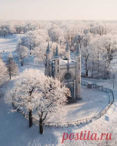 Готическая капелла в Петергофе и белое кружево зимы

smelov.photo