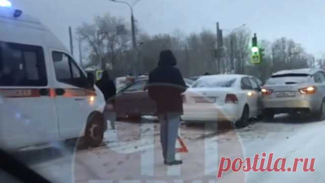 В Перми произошло массовое ДТП с участием пяти автомобилей. В Перми пр ...