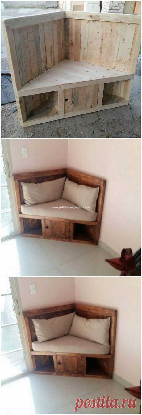 How adorably this corner seat designing has been style up for your house all through the finest use of the pallet into it. This seat project looks so pleasant and can come up to be the lounge area of room as well. This does comprise the simple and easy to build settlement.