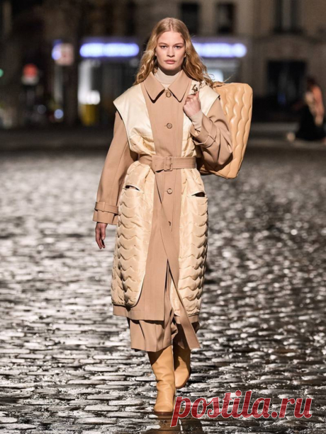 Chloé осень-зима 2021: дебютная коллекция Габриэллы Херст - FashionView.ru - ВСЯ МОДА В ДЕТАЛЯХ Уругвайский модельер Габриэлла Херст представляет свою первую коллекцию одежды для Chloé. Любопытно, что Chloé выпускает свою новую коллекцию в день столетия основательницы бренда Габи Агьен.