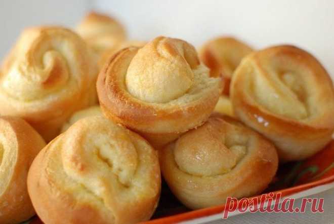 Ароматные апельсиновые булочки со сливочной начинкой.