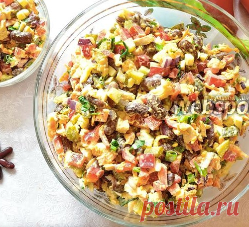 Сытный салат с фасолью и курицей