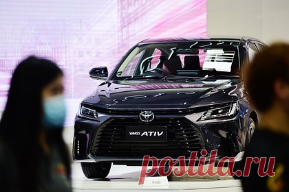 Назван мировой лидер по продажам автомобилей. Японская Toyota Motor третий год подряд стала мировым лидером по продажам автомобилей — за 2022 год в мире купили 10,5 миллиона машин принадлежащих ей брендов, включая грузовые автомобили Hino Motors и малолитражные автомобили Daihatsu. По сравнению с прошлым годом мировые продажи компании упали на 0,1 процента.