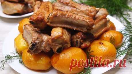 Золотистый картофель с ребрышками. Это просто,сытно, вкусно!