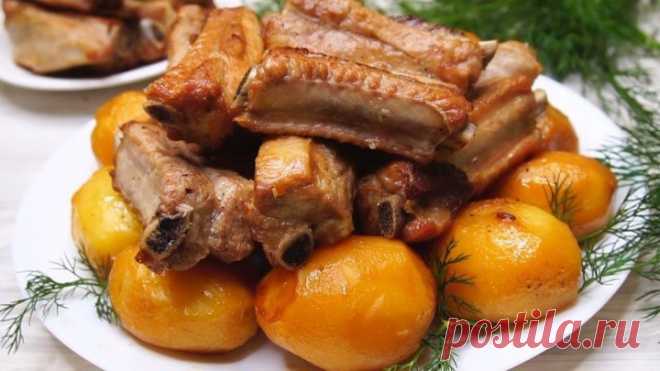 Золотистый картофель с ребрышками. Это просто,сытно, вкусно!