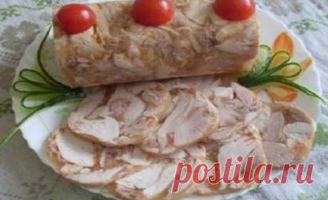 Куриный рулет в бутылке. В магазине не купишь, а сделать такой дома проще, чем кажется.