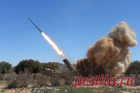 Стало известно о создании в России новой РСЗО с умными боеприпасами. В России создают новую 300-миллиметровую реактивную систему залпового огня (РСЗО) «Сарма» повышенной мобильности. Новинка будет способна вести огонь «умными» управляемыми высокоточными боеприпасами.